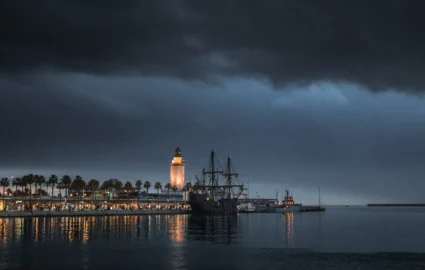 muelle uno malaga nublado